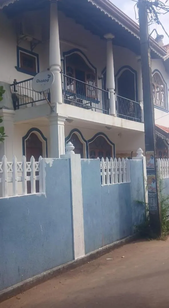 Oviniru Beach Hotel Negombo 0*,