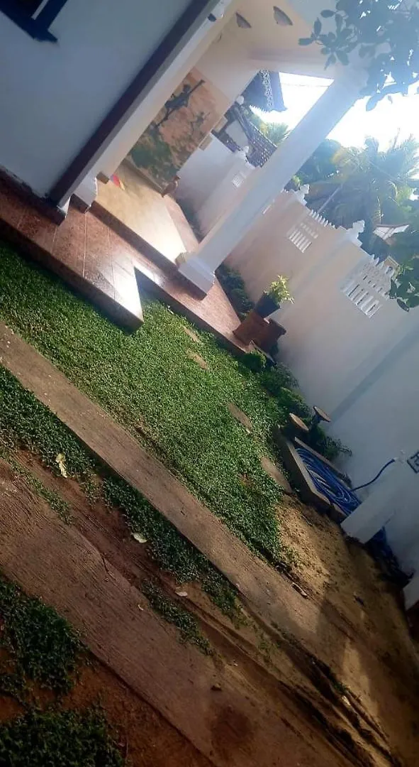Oviniru Beach Hotel Negombo