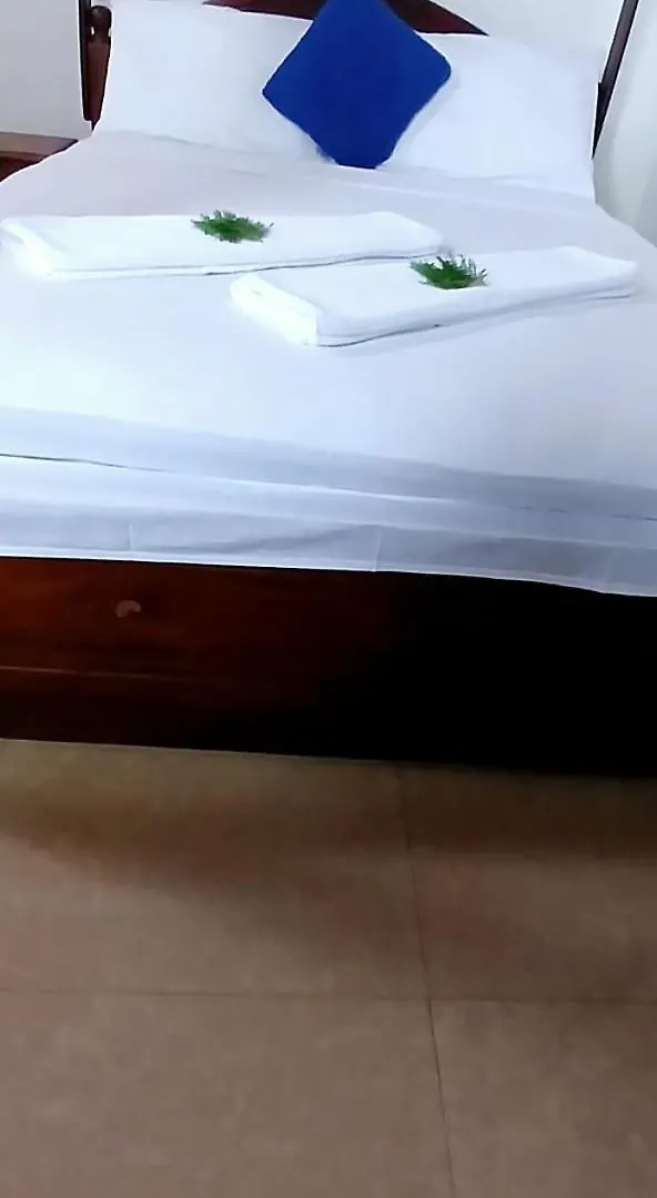 Oviniru Beach Hotel Negombo
