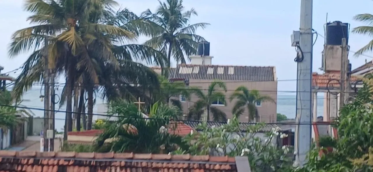 Oviniru Beach Hotel Negombo