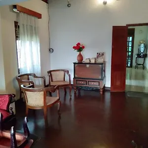 Lidwins 15 Minutes To The Airport Hébergement de vacances Negombo