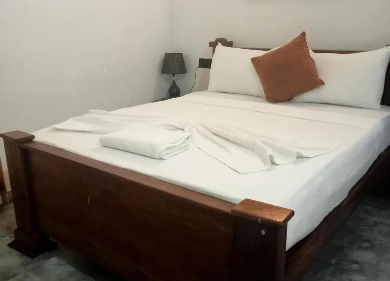 Oviniru Beach Hotel Negombo 0*,  Sri Lanka